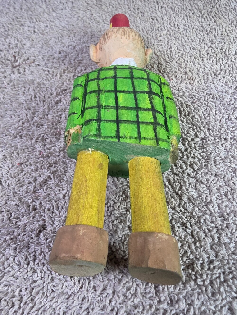 Handcrafted Folk Art Green Wooden Figurine Pair with Red Bow Ties - Picture 14 of 16